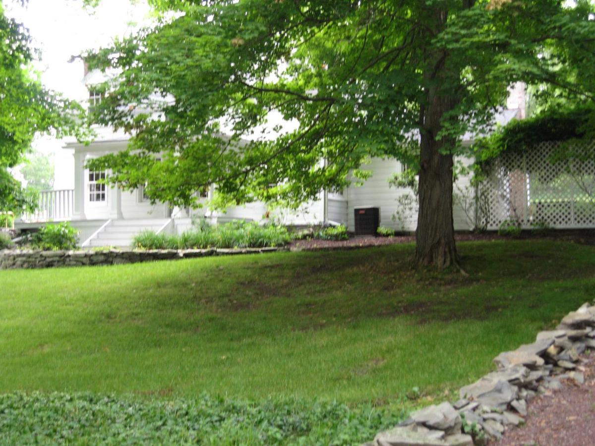 B&B On Seven Acres With Private Bed & Bath Clinton Corners Екстер'єр фото